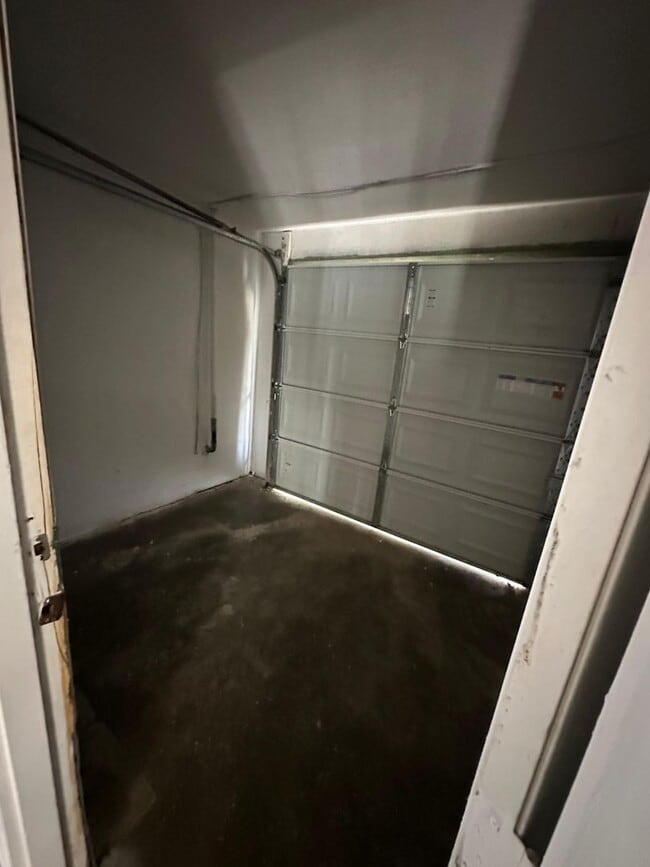 Building Photo - 4 bedroom 1 bath