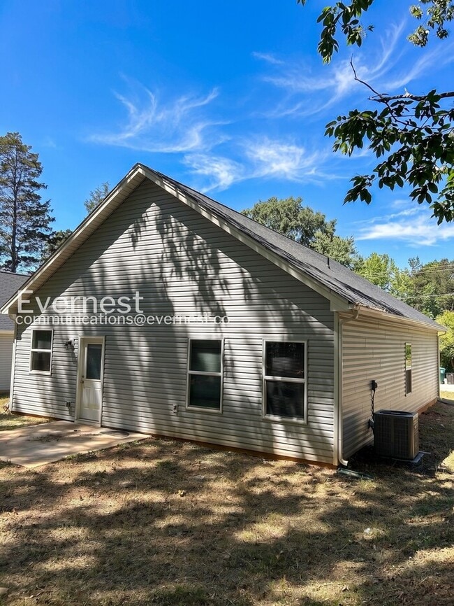 Building Photo - 107 Rhyne Ave