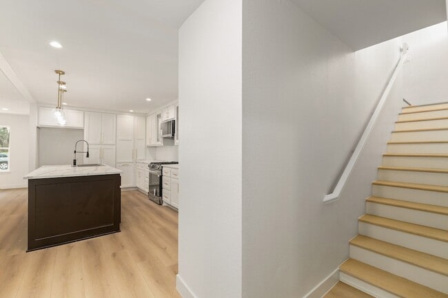 Building Photo - 7414 Janak Dr