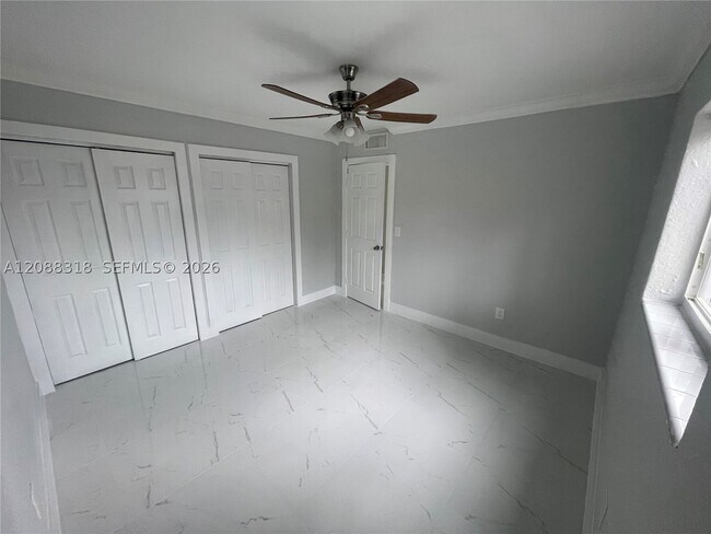 Building Photo - 890 NW 45th Ave