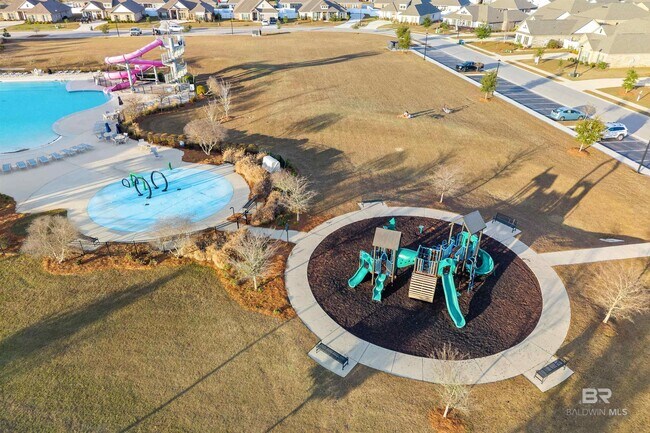 Building Photo - 10464 Winning Colors Trl