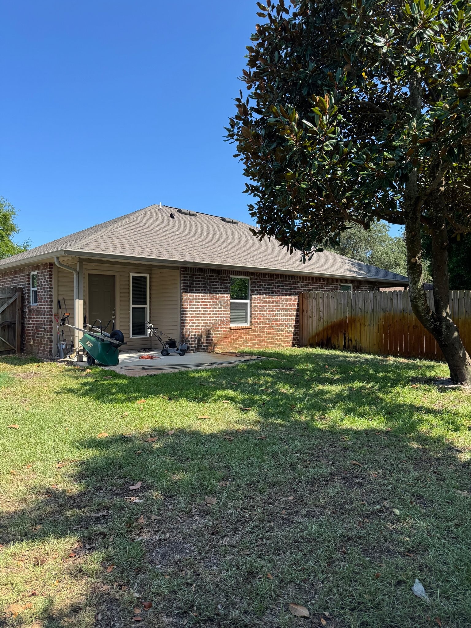 Building Photo - 3393 Green Briar Cir