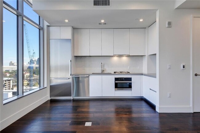 Building Photo - 501 West Ave