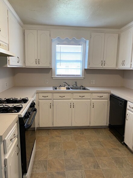 Building Photo - 3602 Hickory St