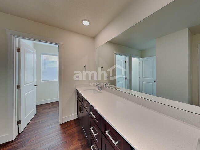 Building Photo - 9516 Aviara St