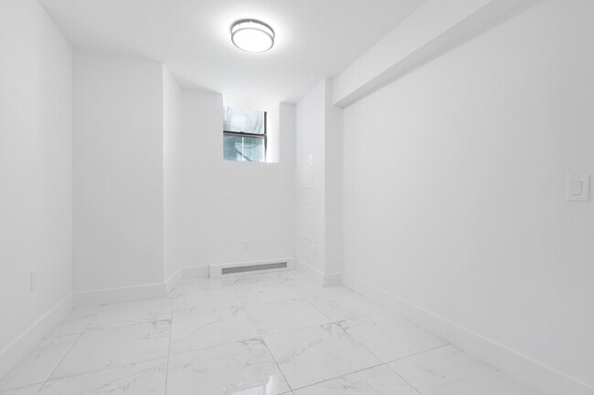 Building Photo - 384 Audubon Ave