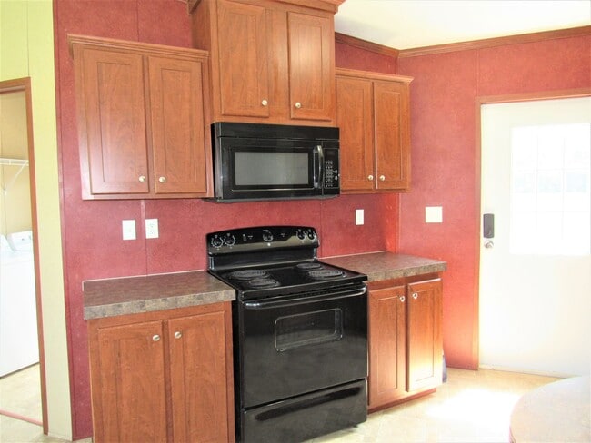 Building Photo - 3 BD 2 BA Country Living