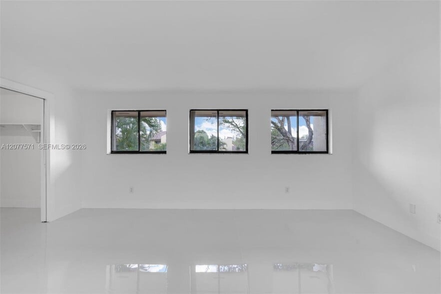 Building Photo - 3843 Alcantara Ave