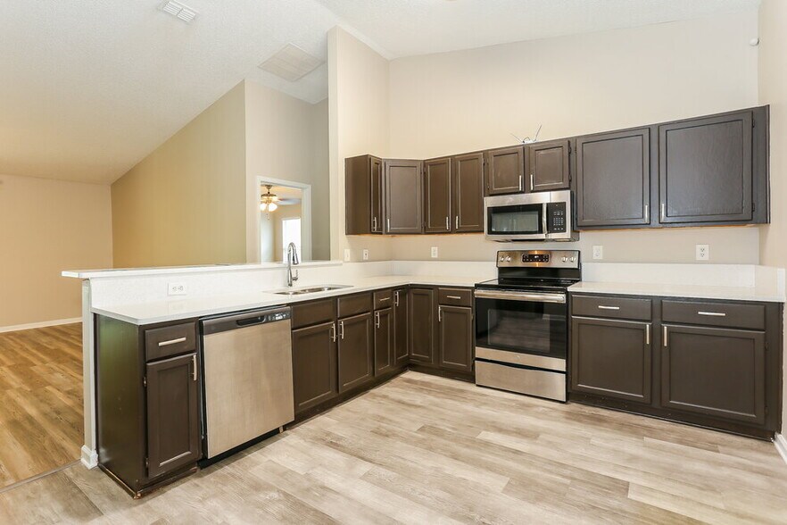 Building Photo - 2231 Luana Dr E