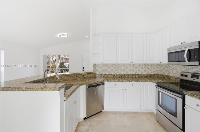 Building Photo - 922 Falling Water Rd