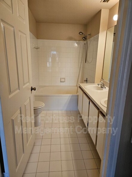 Building Photo - 6330 Aragon Way