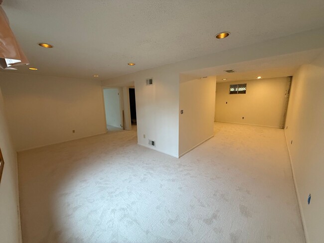 Building Photo - Perfect Table Mesa Family Home with Fully ...