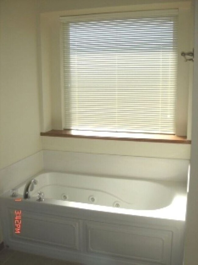Building Photo - 3 bds/2 ba - Moore Schools