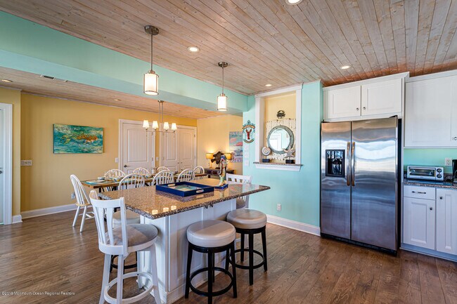 Building Photo - 2102 Oceanfront