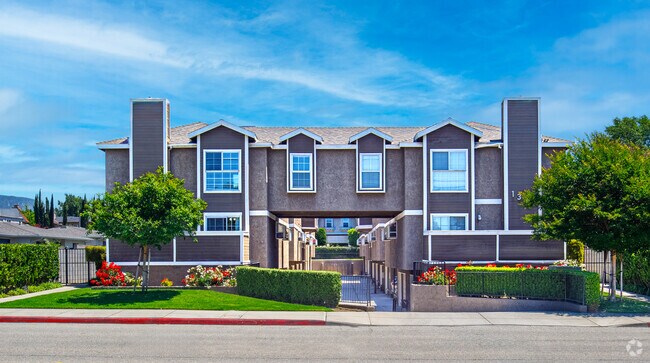 Building Photo - 1300 S Mayflower Ave