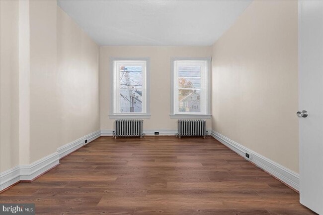 Building Photo - 250 N Mulberry St