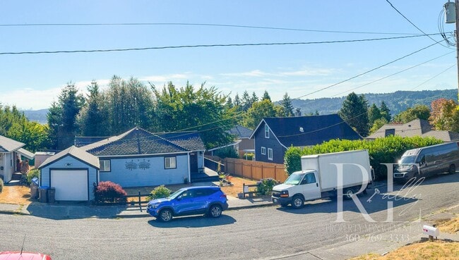 Building Photo - Fantastic Manette; Seattle Peek-a-boo