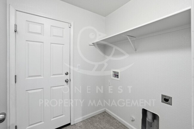 Building Photo - 3 Bedroom 2 Bathroom Plumas Lake, Move in Ready