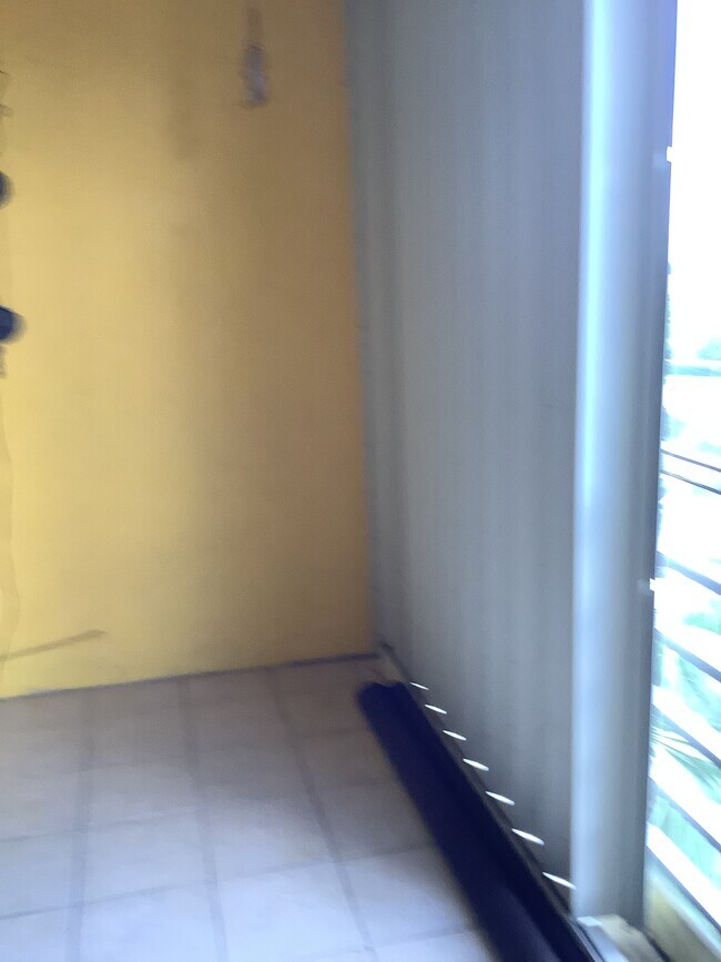 Building Photo - 1800 N Lauderdale Ave