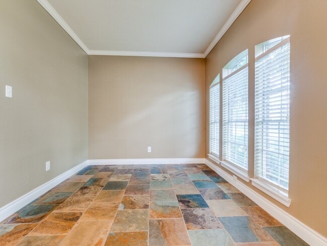 Building Photo - 1319 Park Wind Dr