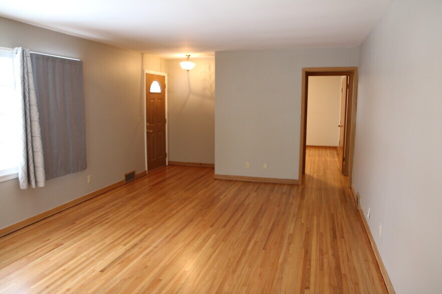 Building Photo - 1905 S Western Ave