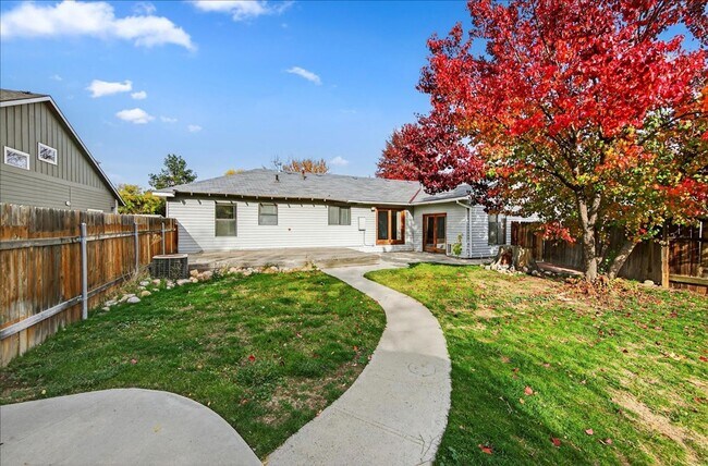 Building Photo - Spacious 4-Bedroom Home Minutes from Downtown Boise