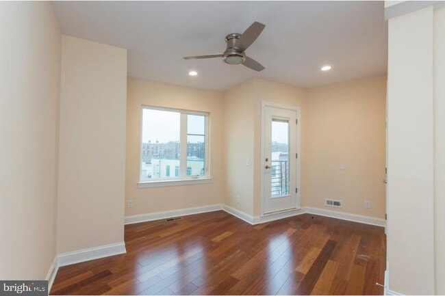 Building Photo - 225 W Girard Ave