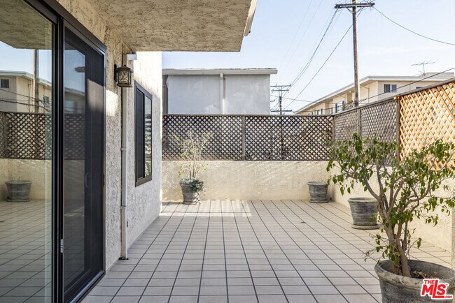 Building Photo - 818 6th St