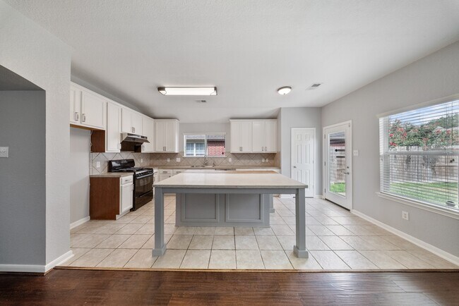 Building Photo - 2219 Rocky Hollow Ln