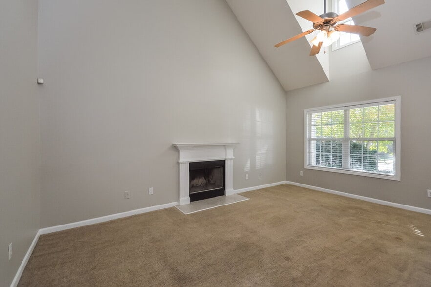 Building Photo - 6492 Grand Hickory Dr