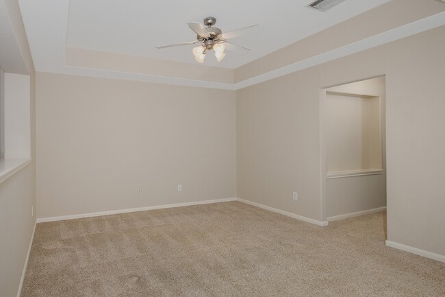 Building Photo - 50 E Pipers Green St