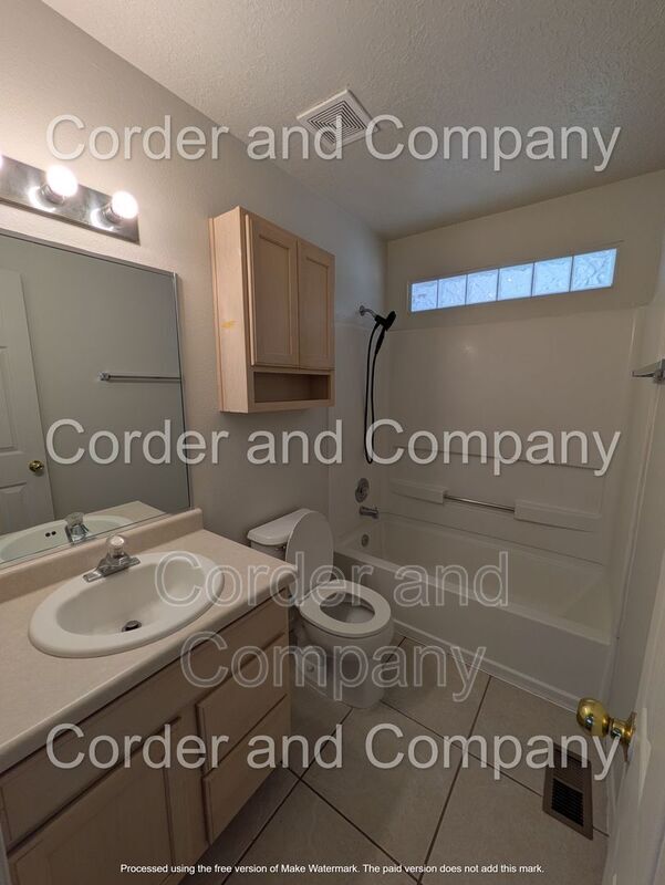 Building Photo - 11243 Campo Del Oso Ave NE