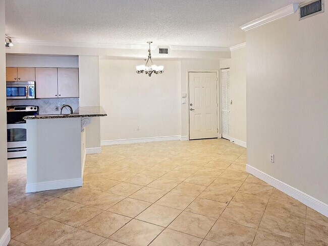 Building Photo - 616 Clearwater Park Rd