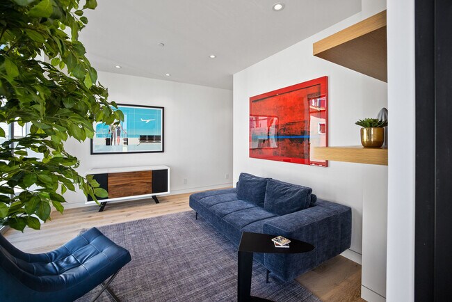 Building Photo - 124 15th Pl