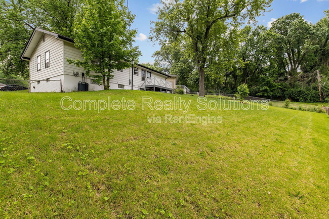 Building Photo - 8881 Darnell Pl