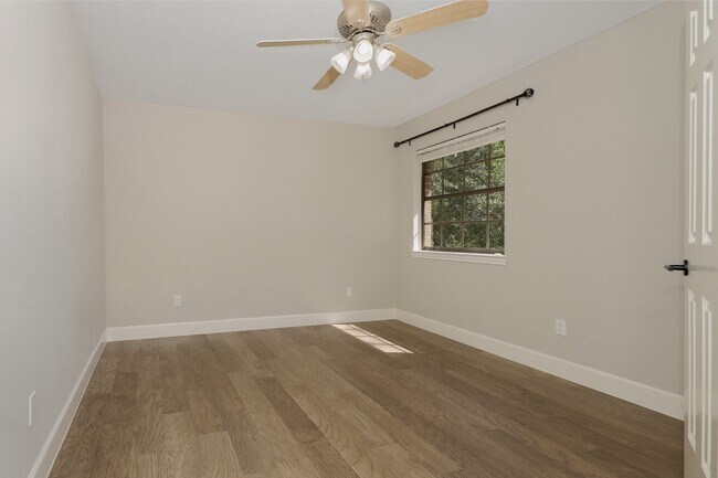Building Photo - 24 Hornsilver Pl