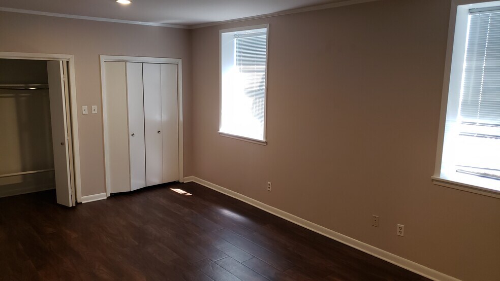 Building Photo - 114 N Kilgore St