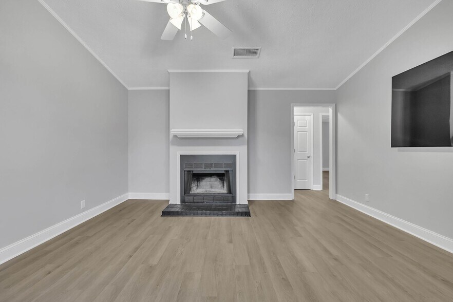 Building Photo - 3350 Oak Trees Ct