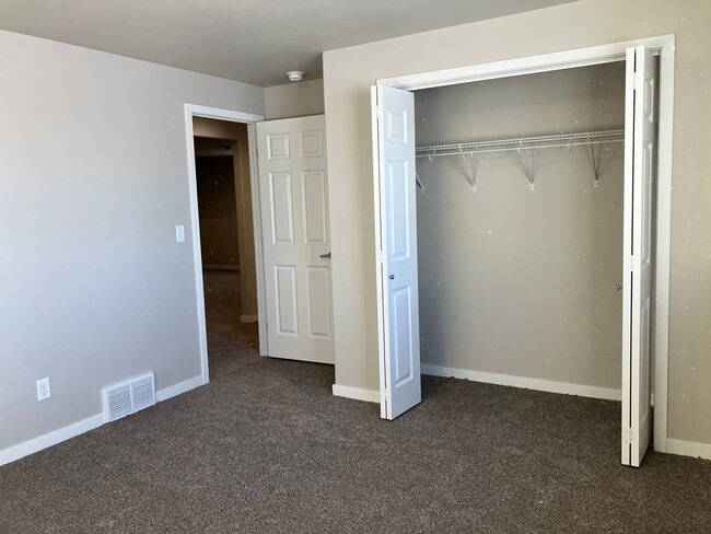 Building Photo - 4 Bed 3 Bath Single Family Home