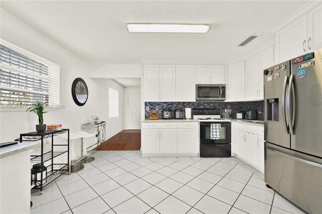 Building Photo - 3510 SW 90th Ave