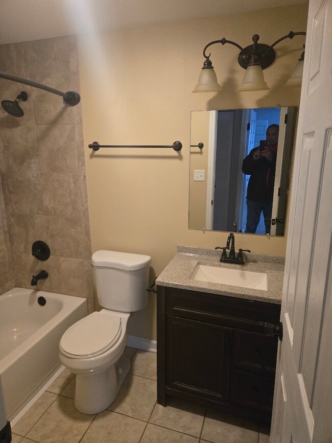 Building Photo - 4V S Fernwood Dr