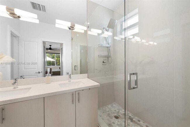 Building Photo - 821 SW 14th St