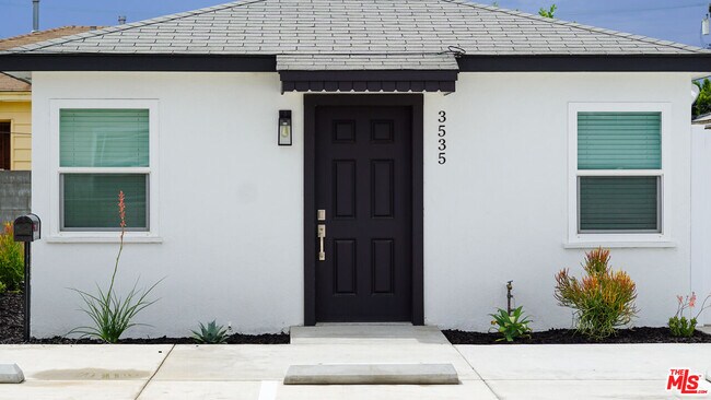 Building Photo - 3535 W 113th St