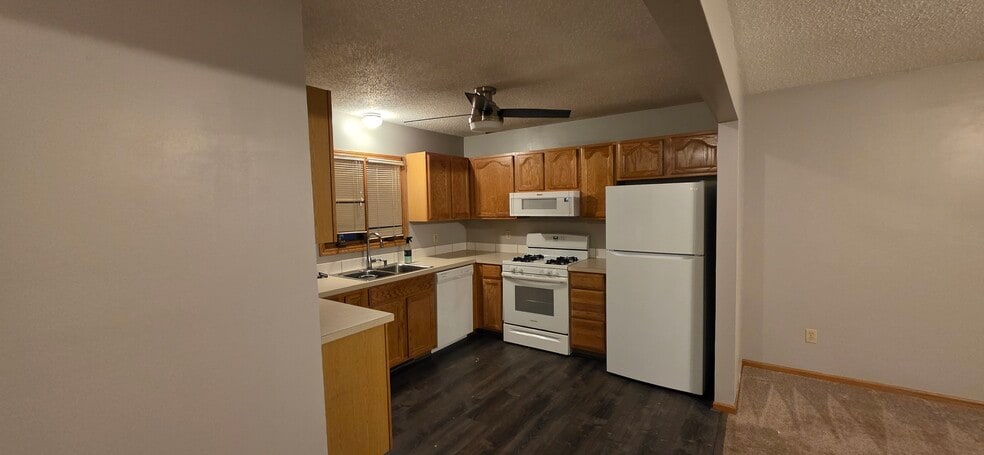 Building Photo - 5885 Callaway Cir