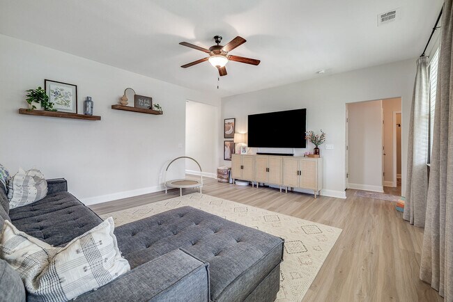 Building Photo - 106 Cobbleton Dr