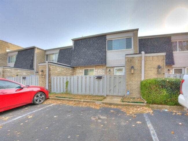 Building Photo - 1402 Bill Carrol Dr