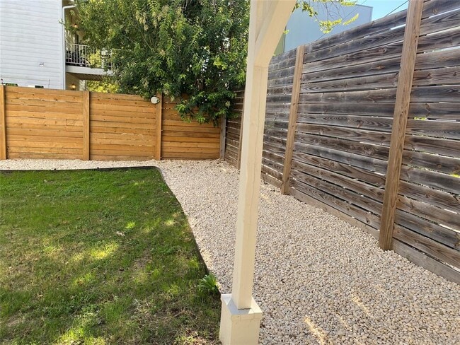 Building Photo - 1907 E 17th St