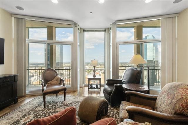 Building Photo - 500 Throckmorton St