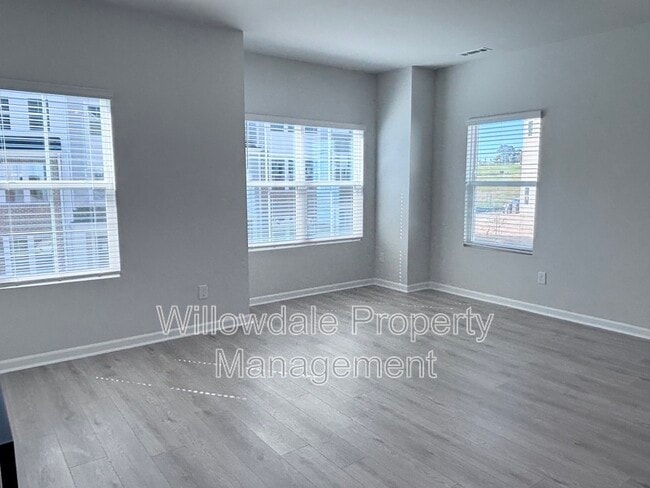 Building Photo - 398 Chesapeake Cmns St