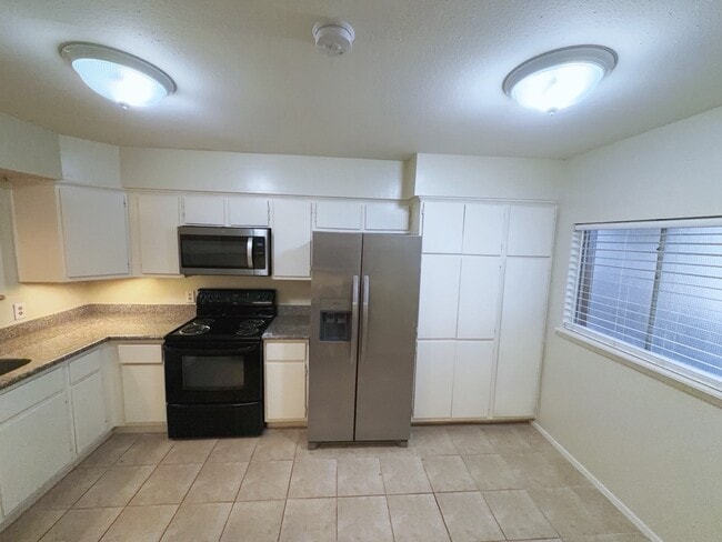 Building Photo - 2210 Dorrington St